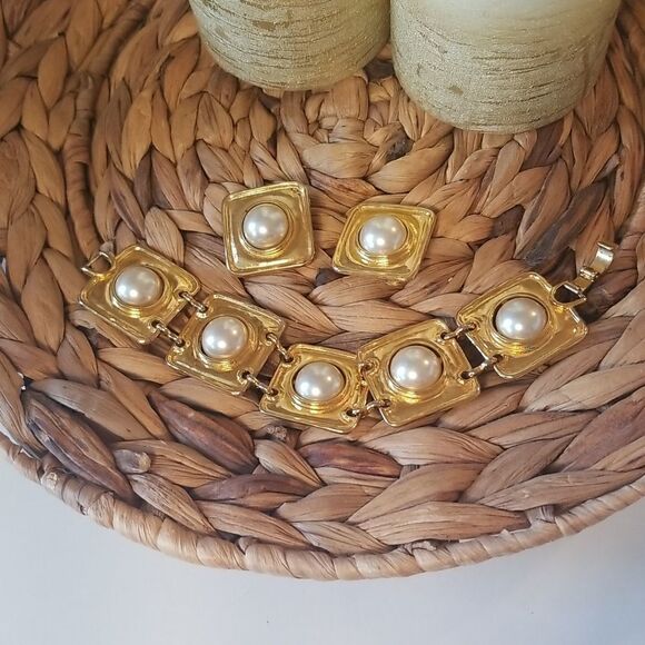 Vtg. Park Lane Gold Tone LargeFaux Pearl Clip On Earrings And Bracelet Runway - Picture 1 of 8